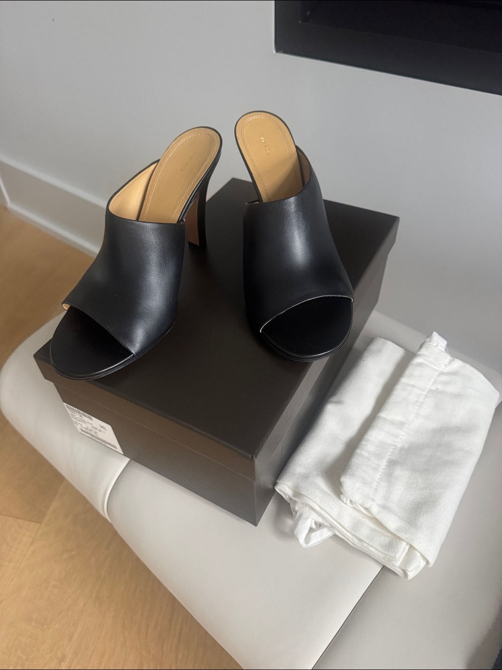 The Row SIGNUM MULE Black Leather Mule 40.5 $1,420. NWT